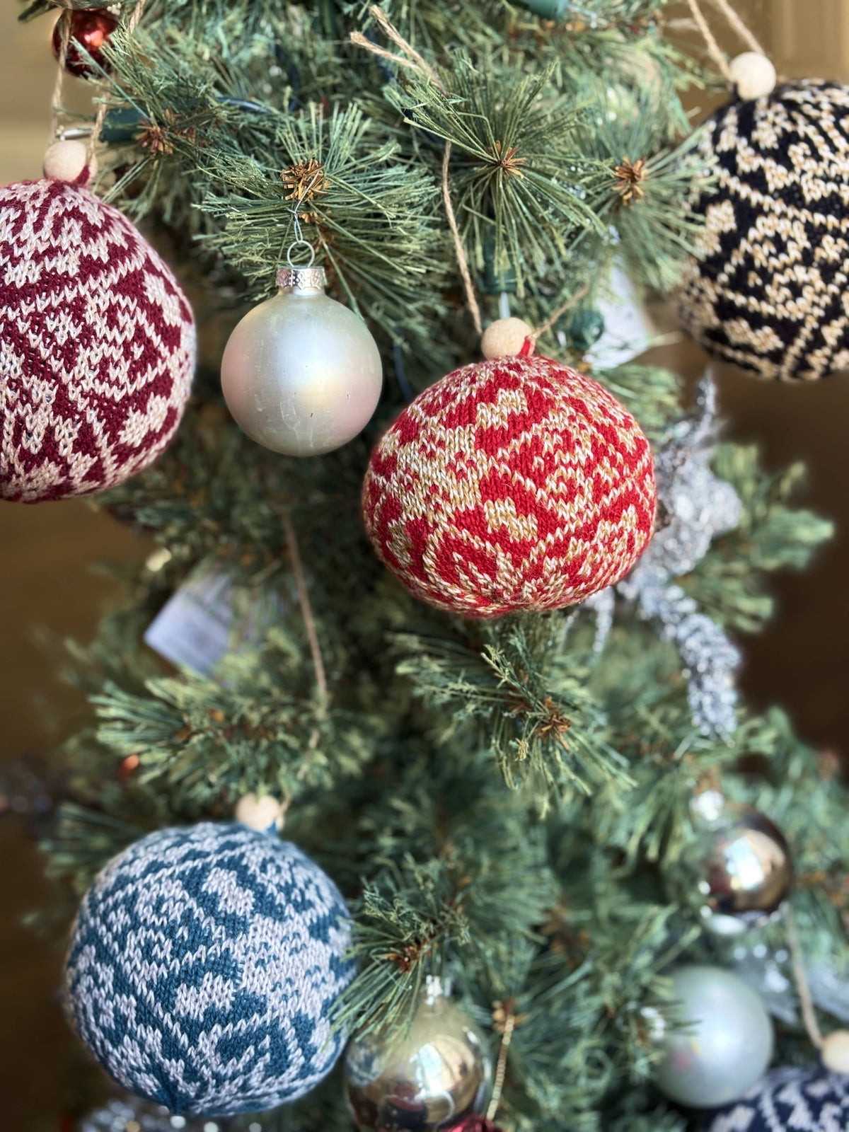 Zelta Knit Christmas Ornaments - 5-Piece Set