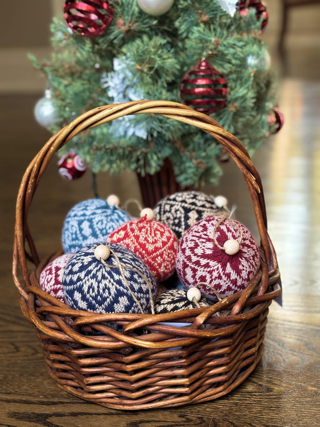 Zelta Knit Christmas Ornaments - 5-Piece Set